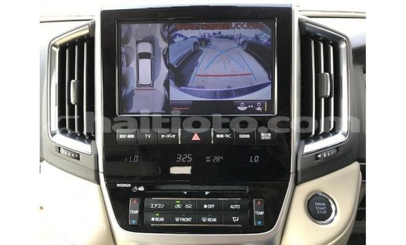 Acheter Import Voiture Toyota Land Cruiser Blanc à Import - Dubai, Artibonite Acheter Import Voiture Toyota Land Cruiser Blanc à Import - Dubai, Artibonite