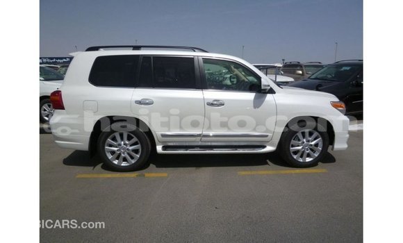 Acheter Import Voiture Toyota Land Cruiser Blanc à Import - Dubai, Artibonite Acheter Import Voiture Toyota Land Cruiser Blanc à Import - Dubai, Artibonite