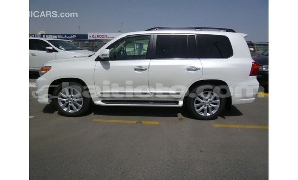Acheter Import Voiture Toyota Land Cruiser Blanc à Import - Dubai, Artibonite Acheter Import Voiture Toyota Land Cruiser Blanc à Import - Dubai, Artibonite