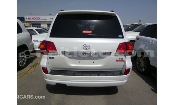 Acheter Import Voiture Toyota Land Cruiser Blanc à Import - Dubai, Artibonite Acheter Import Voiture Toyota Land Cruiser Blanc à Import - Dubai, Artibonite