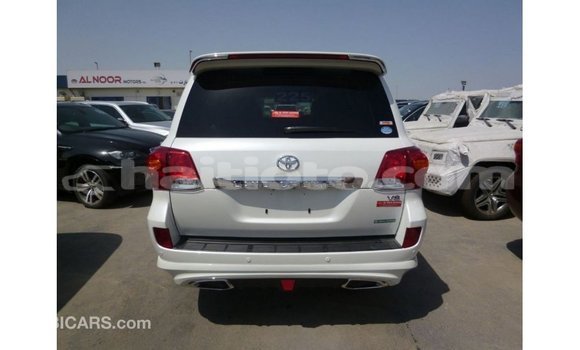 Acheter Import Voiture Toyota Land Cruiser Blanc à Import - Dubai, Artibonite Acheter Import Voiture Toyota Land Cruiser Blanc à Import - Dubai, Artibonite