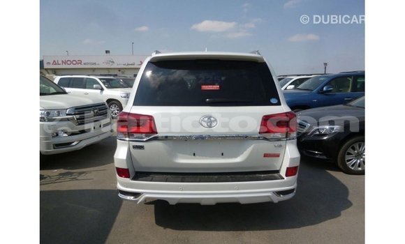 Acheter Import Voiture Toyota Land Cruiser Blanc à Import - Dubai, Artibonite Acheter Import Voiture Toyota Land Cruiser Blanc à Import - Dubai, Artibonite