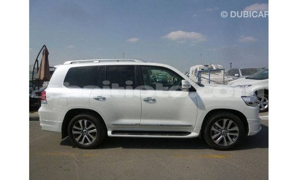 Acheter Import Voiture Toyota Land Cruiser Blanc à Import - Dubai, Artibonite Acheter Import Voiture Toyota Land Cruiser Blanc à Import - Dubai, Artibonite
