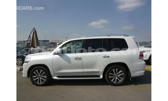 Acheter Import Voiture Toyota Land Cruiser Blanc à Import - Dubai, Artibonite Acheter Import Voiture Toyota Land Cruiser Blanc à Import - Dubai, Artibonite