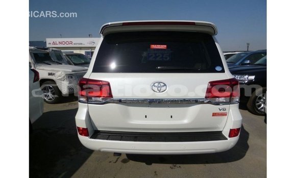 Acheter Import Voiture Toyota Land Cruiser Blanc à Import - Dubai, Artibonite Acheter Import Voiture Toyota Land Cruiser Blanc à Import - Dubai, Artibonite