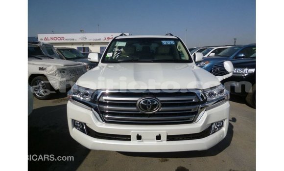 Acheter Import Voiture Toyota Land Cruiser Blanc à Import - Dubai, Artibonite Acheter Import Voiture Toyota Land Cruiser Blanc à Import - Dubai, Artibonite