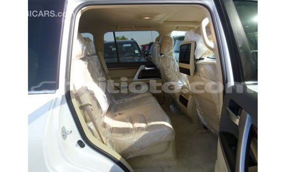 Acheter Import Voiture Toyota Land Cruiser Blanc à Import - Dubai, Artibonite Acheter Import Voiture Toyota Land Cruiser Blanc à Import - Dubai, Artibonite