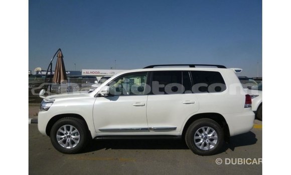 Acheter Import Voiture Toyota Land Cruiser Blanc à Import - Dubai, Artibonite Acheter Import Voiture Toyota Land Cruiser Blanc à Import - Dubai, Artibonite