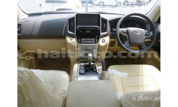 Acheter Import Voiture Toyota Land Cruiser Blanc à Import - Dubai, Artibonite Acheter Import Voiture Toyota Land Cruiser Blanc à Import - Dubai, Artibonite