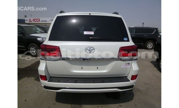 Acheter Import Voiture Toyota Land Cruiser Blanc à Import - Dubai, Artibonite Acheter Import Voiture Toyota Land Cruiser Blanc à Import - Dubai, Artibonite