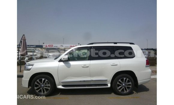 Acheter Import Voiture Toyota Land Cruiser Blanc à Import - Dubai, Artibonite Acheter Import Voiture Toyota Land Cruiser Blanc à Import - Dubai, Artibonite