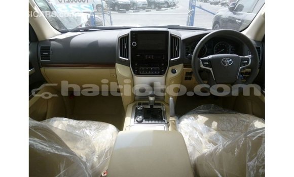 Acheter Import Voiture Toyota Land Cruiser Blanc à Import - Dubai, Artibonite Acheter Import Voiture Toyota Land Cruiser Blanc à Import - Dubai, Artibonite
