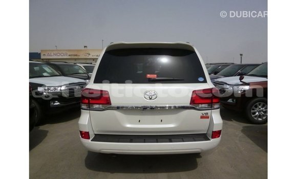 Acheter Import Voiture Toyota Land Cruiser Blanc à Import - Dubai, Artibonite Acheter Import Voiture Toyota Land Cruiser Blanc à Import - Dubai, Artibonite