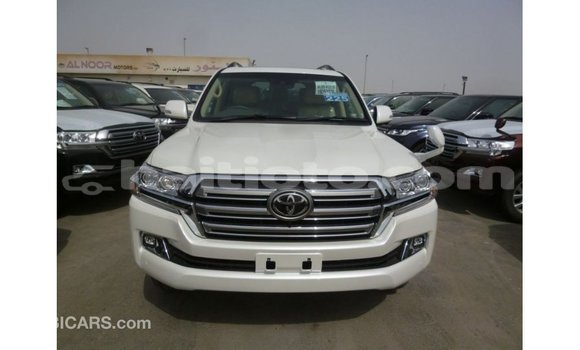 Acheter Import Voiture Toyota Land Cruiser Blanc à Import - Dubai, Artibonite Acheter Import Voiture Toyota Land Cruiser Blanc à Import - Dubai, Artibonite