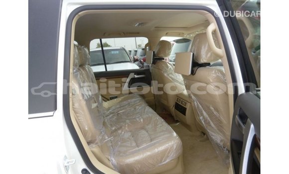 Acheter Import Voiture Toyota Land Cruiser Blanc à Import - Dubai, Artibonite Acheter Import Voiture Toyota Land Cruiser Blanc à Import - Dubai, Artibonite