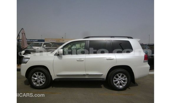 Acheter Import Voiture Toyota Land Cruiser Blanc à Import - Dubai, Artibonite Acheter Import Voiture Toyota Land Cruiser Blanc à Import - Dubai, Artibonite