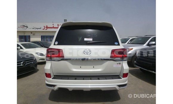 Acheter Import Voiture Toyota Land Cruiser Blanc à Import - Dubai, Artibonite Acheter Import Voiture Toyota Land Cruiser Blanc à Import - Dubai, Artibonite