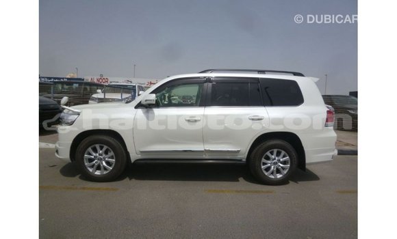 Acheter Import Voiture Toyota Land Cruiser Blanc à Import - Dubai, Artibonite Acheter Import Voiture Toyota Land Cruiser Blanc à Import - Dubai, Artibonite