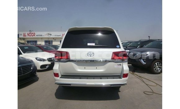 Acheter Import Voiture Toyota Land Cruiser Blanc à Import - Dubai, Artibonite Acheter Import Voiture Toyota Land Cruiser Blanc à Import - Dubai, Artibonite