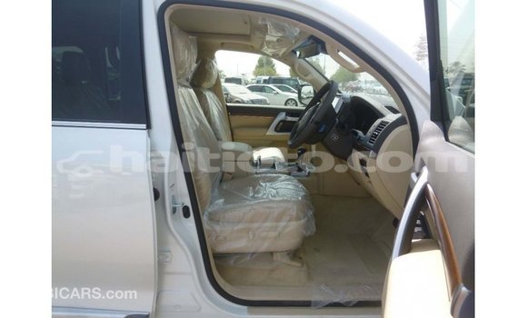 Acheter Import Voiture Toyota Land Cruiser Blanc à Import - Dubai, Artibonite Acheter Import Voiture Toyota Land Cruiser Blanc à Import - Dubai, Artibonite