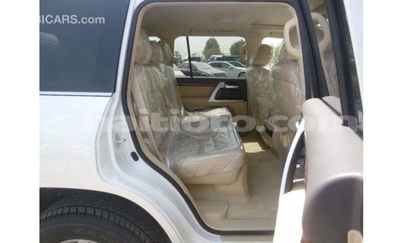 Acheter Import Voiture Toyota Land Cruiser Blanc à Import - Dubai, Artibonite Acheter Import Voiture Toyota Land Cruiser Blanc à Import - Dubai, Artibonite