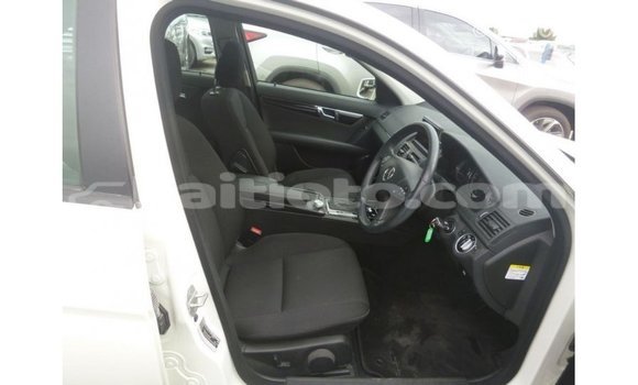 Acheter Import Voiture Mercedes-Benz 200 Blanc à Import - Dubai, Artibonite Acheter Import Voiture Mercedes-Benz 200 Blanc à Import - Dubai, Artibonite