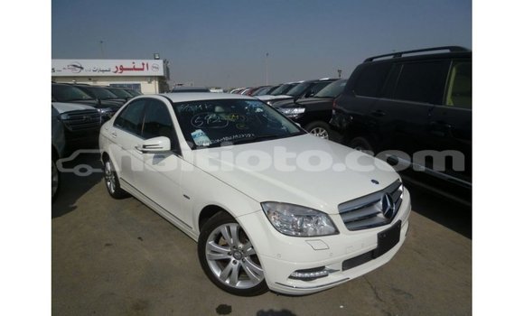 Acheter Import Voiture Mercedes-Benz 200 Blanc à Import - Dubai, Artibonite Acheter Import Voiture Mercedes-Benz 200 Blanc à Import - Dubai, Artibonite