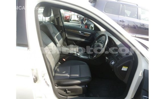 Acheter Import Voiture Mercedes-Benz 200 Blanc à Import - Dubai, Artibonite Acheter Import Voiture Mercedes-Benz 200 Blanc à Import - Dubai, Artibonite