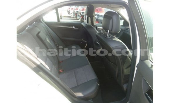 Acheter Import Voiture Mercedes-Benz 200 Blanc à Import - Dubai, Artibonite Acheter Import Voiture Mercedes-Benz 200 Blanc à Import - Dubai, Artibonite