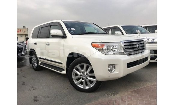Acheter Import Voiture Toyota Land Cruiser Blanc à Import - Dubai, Artibonite Acheter Import Voiture Toyota Land Cruiser Blanc à Import - Dubai, Artibonite