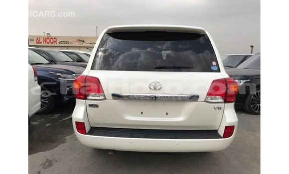 Acheter Import Voiture Toyota Land Cruiser Blanc à Import - Dubai, Artibonite Acheter Import Voiture Toyota Land Cruiser Blanc à Import - Dubai, Artibonite
