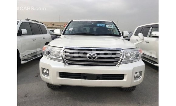 Acheter Import Voiture Toyota Land Cruiser Blanc à Import - Dubai, Artibonite Acheter Import Voiture Toyota Land Cruiser Blanc à Import - Dubai, Artibonite