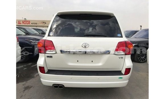 Acheter Import Voiture Toyota Land Cruiser Blanc à Import - Dubai, Artibonite Acheter Import Voiture Toyota Land Cruiser Blanc à Import - Dubai, Artibonite