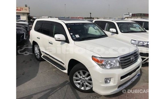 Acheter Import Voiture Toyota Land Cruiser Blanc à Import - Dubai, Artibonite Acheter Import Voiture Toyota Land Cruiser Blanc à Import - Dubai, Artibonite