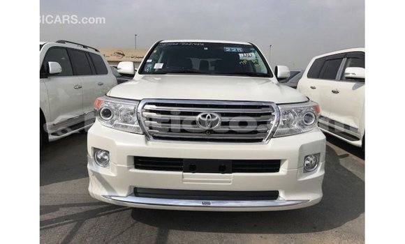 Acheter Import Voiture Toyota Land Cruiser Blanc à Import - Dubai, Artibonite Acheter Import Voiture Toyota Land Cruiser Blanc à Import - Dubai, Artibonite