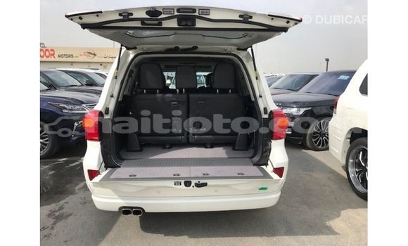 Acheter Import Voiture Toyota Land Cruiser Blanc à Import - Dubai, Artibonite Acheter Import Voiture Toyota Land Cruiser Blanc à Import - Dubai, Artibonite