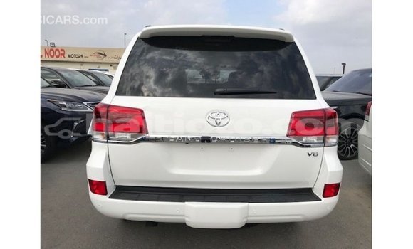 Acheter Import Voiture Toyota Land Cruiser Blanc à Import - Dubai, Artibonite Acheter Import Voiture Toyota Land Cruiser Blanc à Import - Dubai, Artibonite