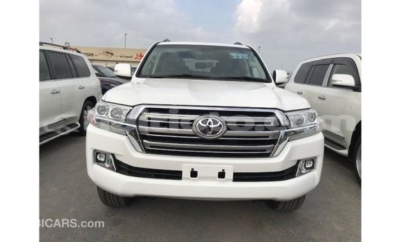 Acheter Import Voiture Toyota Land Cruiser Blanc à Import - Dubai, Artibonite Acheter Import Voiture Toyota Land Cruiser Blanc à Import - Dubai, Artibonite