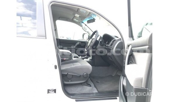 Acheter Import Voiture Toyota Land Cruiser Blanc à Import - Dubai, Artibonite Acheter Import Voiture Toyota Land Cruiser Blanc à Import - Dubai, Artibonite