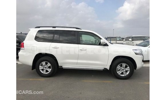Acheter Import Voiture Toyota Land Cruiser Blanc à Import - Dubai, Artibonite Acheter Import Voiture Toyota Land Cruiser Blanc à Import - Dubai, Artibonite