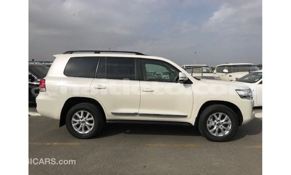 Acheter Import Voiture Toyota Land Cruiser Blanc à Import - Dubai, Artibonite Acheter Import Voiture Toyota Land Cruiser Blanc à Import - Dubai, Artibonite