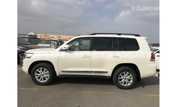 Acheter Import Voiture Toyota Land Cruiser Blanc à Import - Dubai, Artibonite Acheter Import Voiture Toyota Land Cruiser Blanc à Import - Dubai, Artibonite