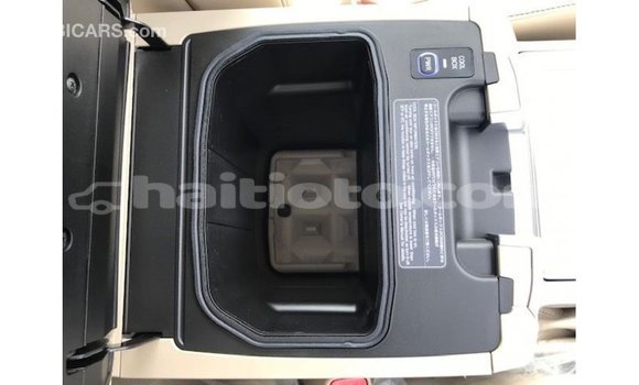 Acheter Import Voiture Toyota Land Cruiser Blanc à Import - Dubai, Artibonite Acheter Import Voiture Toyota Land Cruiser Blanc à Import - Dubai, Artibonite