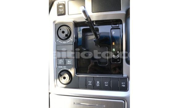 Acheter Import Voiture Toyota Land Cruiser Blanc à Import - Dubai, Artibonite Acheter Import Voiture Toyota Land Cruiser Blanc à Import - Dubai, Artibonite