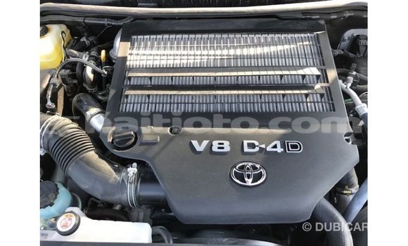 Acheter Import Voiture Toyota Land Cruiser Blanc à Import - Dubai, Artibonite Acheter Import Voiture Toyota Land Cruiser Blanc à Import - Dubai, Artibonite