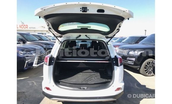 Acheter Import Voiture Toyota 4Runner Blanc à Import - Dubai, Artibonite Acheter Import Voiture Toyota 4Runner Blanc à Import - Dubai, Artibonite