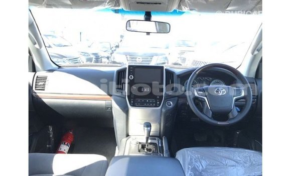 Acheter Import Voiture Toyota Land Cruiser Blanc à Import - Dubai, Artibonite Acheter Import Voiture Toyota Land Cruiser Blanc à Import - Dubai, Artibonite