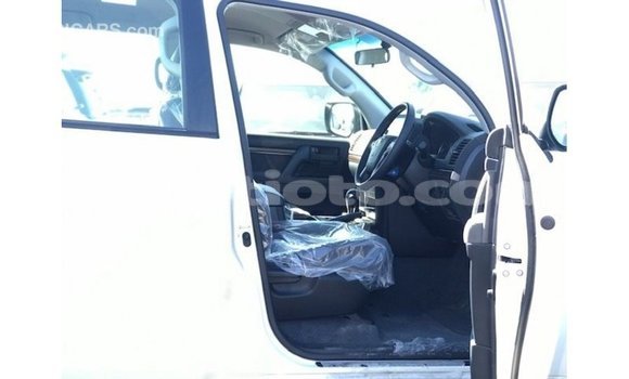 Acheter Import Voiture Toyota Land Cruiser Blanc à Import - Dubai, Artibonite Acheter Import Voiture Toyota Land Cruiser Blanc à Import - Dubai, Artibonite