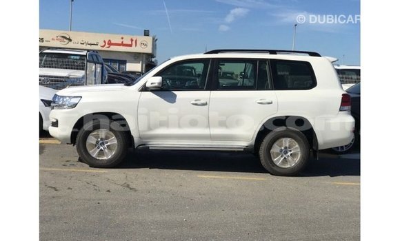 Acheter Import Voiture Toyota Land Cruiser Blanc à Import - Dubai, Artibonite Acheter Import Voiture Toyota Land Cruiser Blanc à Import - Dubai, Artibonite