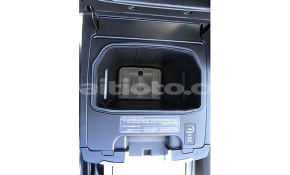 Acheter Import Voiture Toyota Land Cruiser Blanc à Import - Dubai, Artibonite Acheter Import Voiture Toyota Land Cruiser Blanc à Import - Dubai, Artibonite